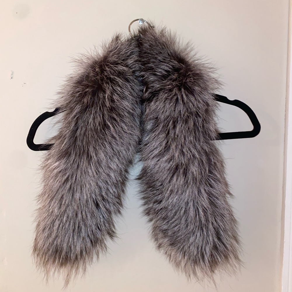 ALICE + OLIVIA FUR COLLAR